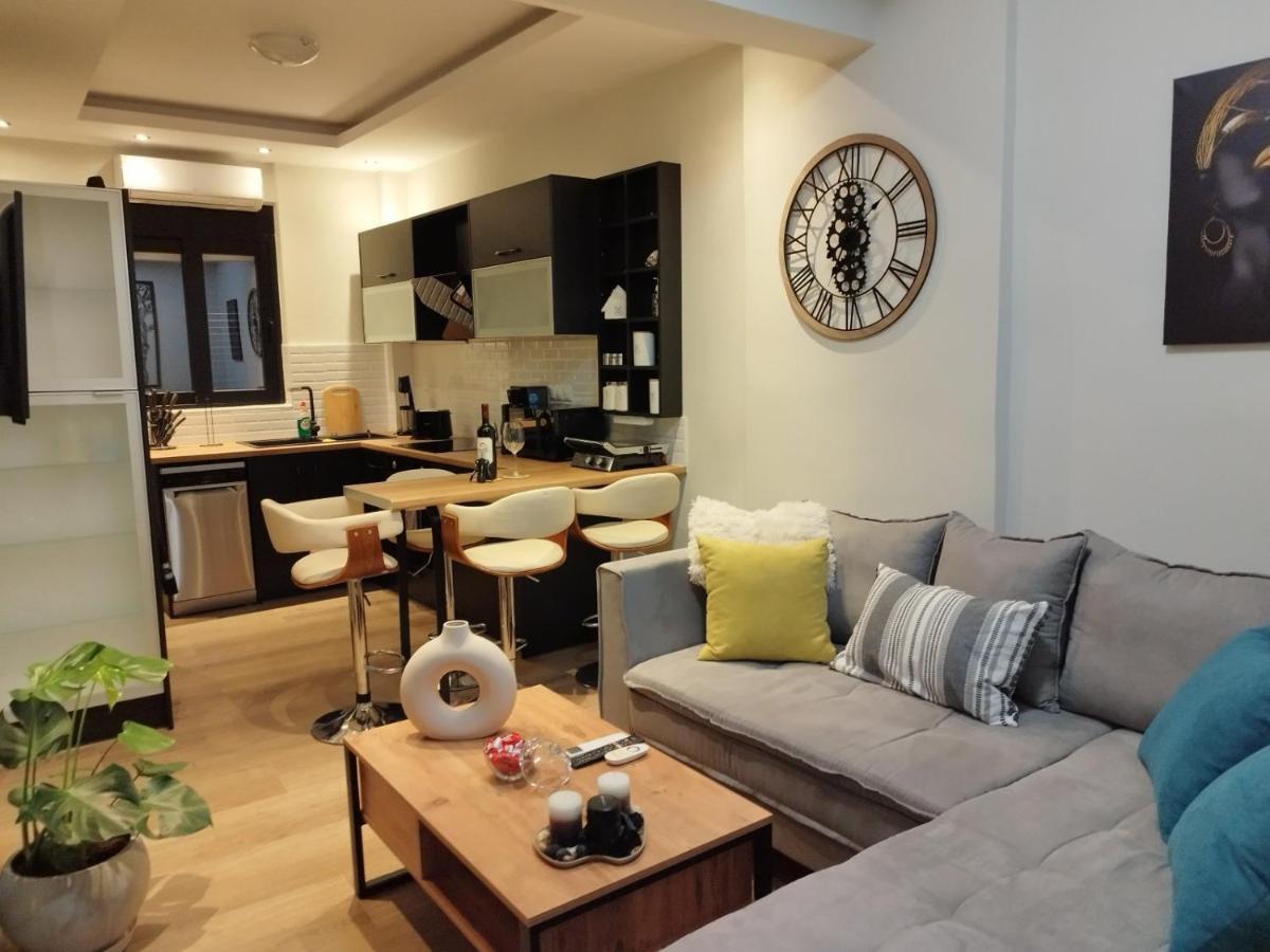 Luxurious Apartment In The Heart Of Town ! Loutráki Zewnętrze zdjęcie