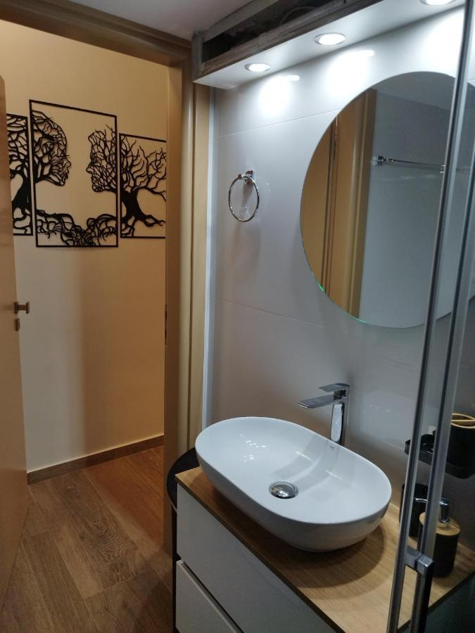 Luxurious Apartment In The Heart Of Town ! Loutráki Zewnętrze zdjęcie